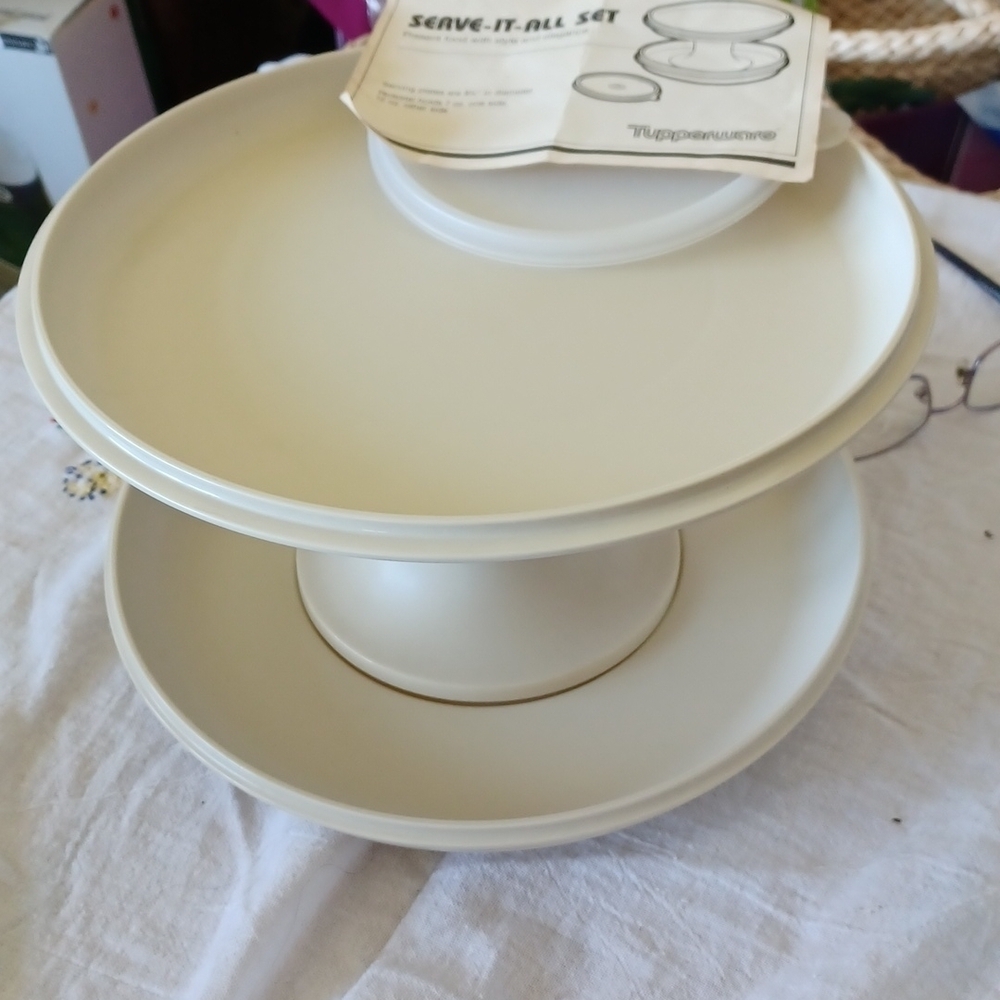 Vintage Tupperware Serve It All Pedastal Set
